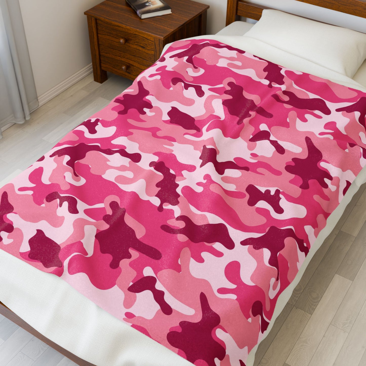 Pink Camo Plush Blanket - Cozy Throw for Girls, Kids, Bedroom Decor, Soft Blanket for Gift Giving, Snuggly Comforter