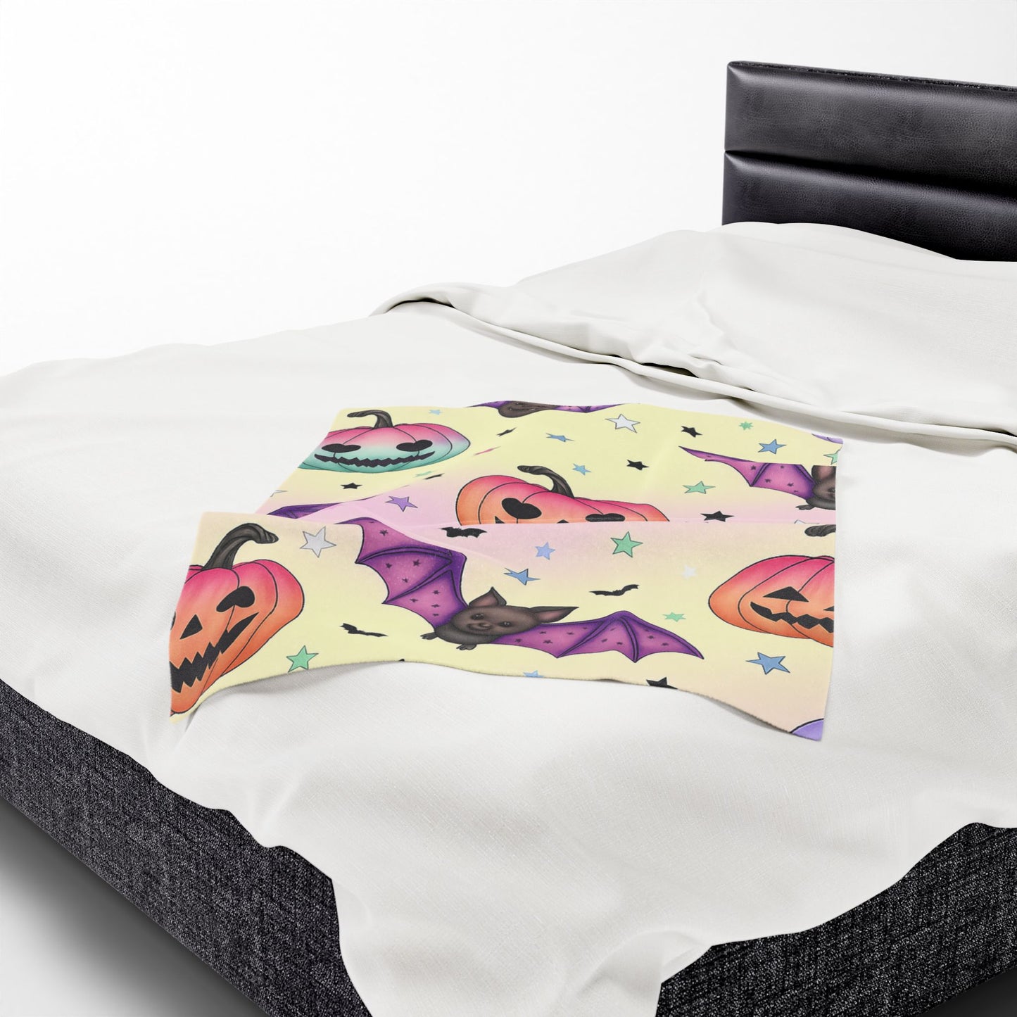 Halloween Plush Blanket, Cozy Trick or Treat Throw, Spooky Decor, Bat and Pumpkin Design, Perfect for Fall and Halloween Celebrations