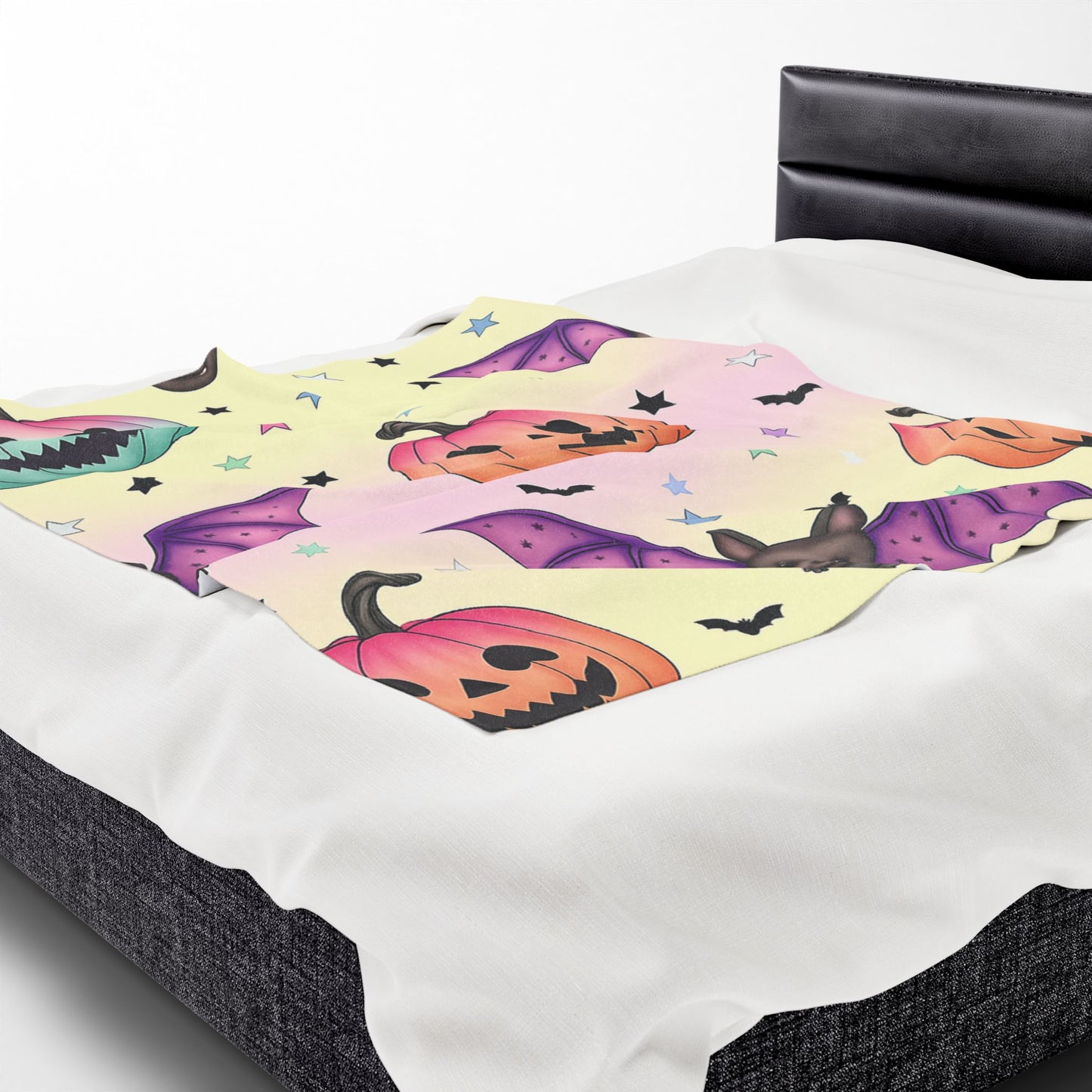 Halloween Plush Blanket, Cozy Trick or Treat Throw, Spooky Decor, Bat and Pumpkin Design, Perfect for Fall and Halloween Celebrations