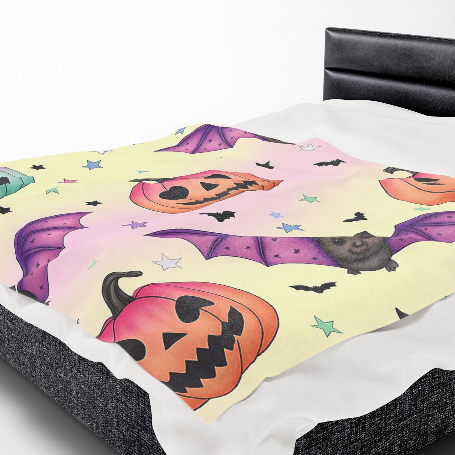 Halloween Plush Blanket, Cozy Trick or Treat Throw, Spooky Decor, Bat and Pumpkin Design, Perfect for Fall and Halloween Celebrations