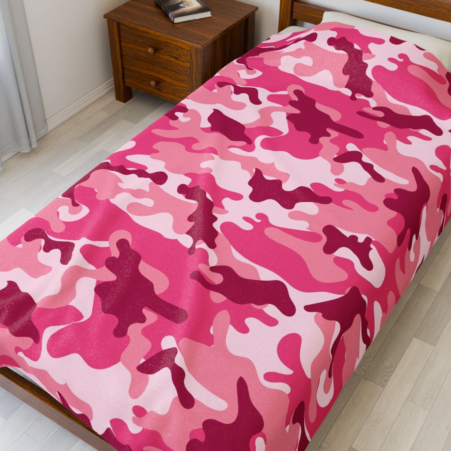 Pink Camo Plush Blanket - Cozy Throw for Girls, Kids, Bedroom Decor, Soft Blanket for Gift Giving, Snuggly Comforter