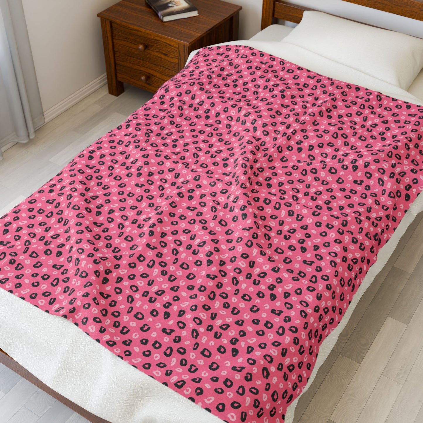 Cozy Pink Velveteen Plush Blanket for Ultimate Comfort, Soft Throw Blanket for Home Decor, Perfect Gift for Mothers Day, Snuggle [...]