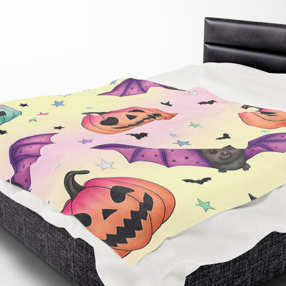 Halloween Plush Blanket, Cozy Trick or Treat Throw, Spooky Decor, Bat and Pumpkin Design, Perfect for Fall and Halloween Celebrations
