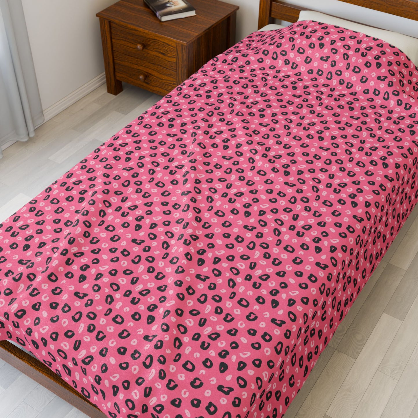 Cozy Pink Velveteen Plush Blanket for Ultimate Comfort, Soft Throw Blanket for Home Decor, Perfect Gift for Mothers Day, Snuggle [...]