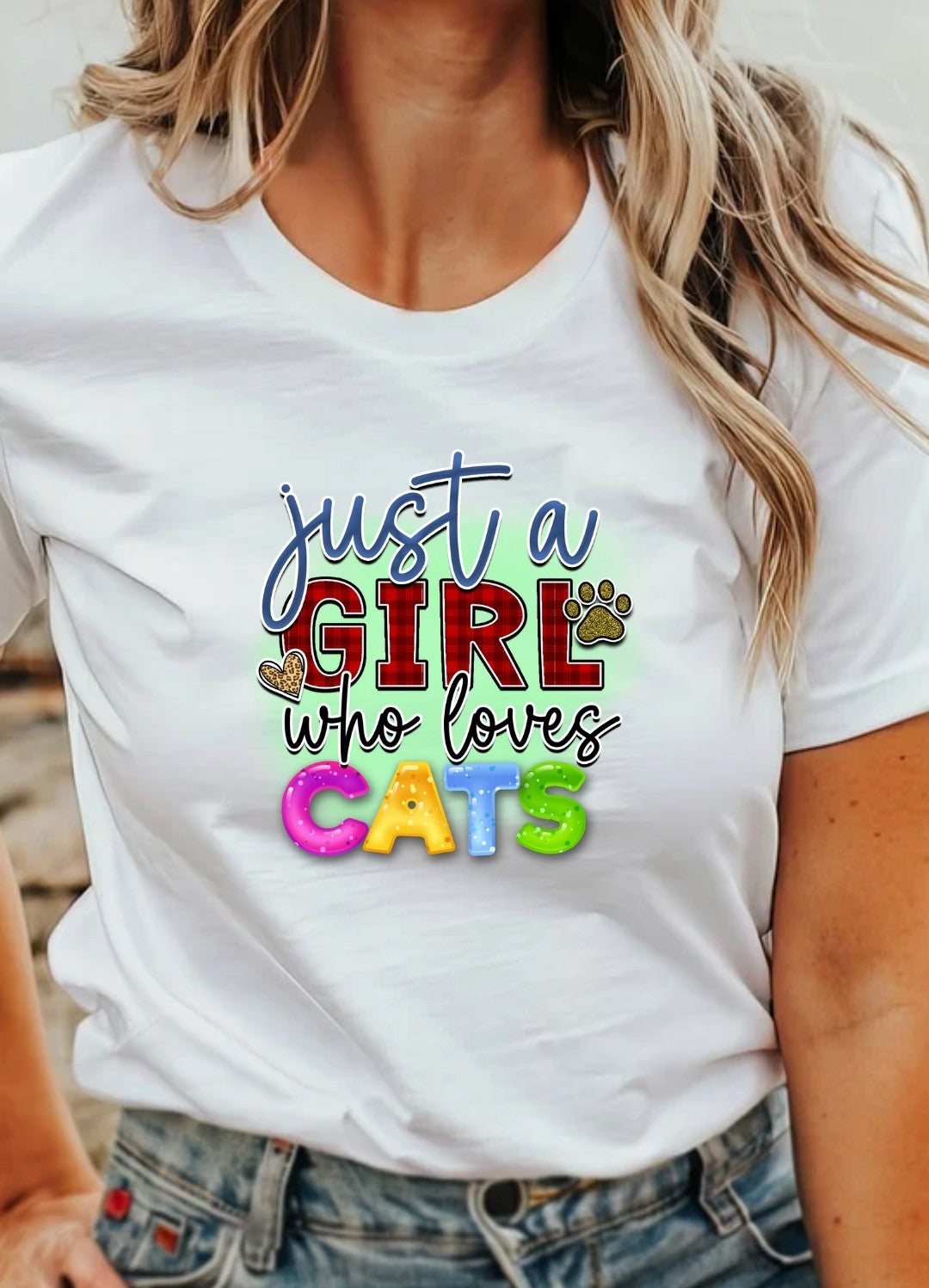 Just A Girl Who Loves Cats T-Shirt